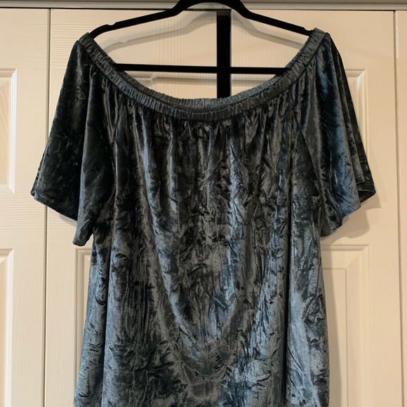 Off the shoulder velvet top - Picture 3 of 3